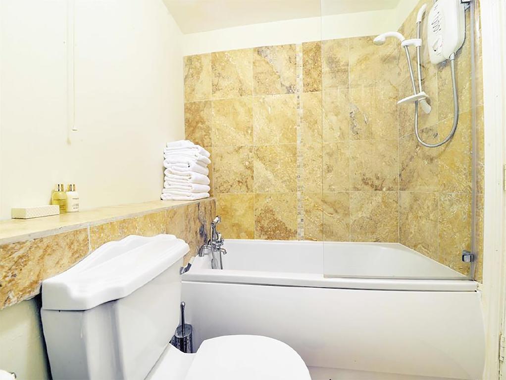 Alexander House Apartment คอร์แชม ห้อง รูปภาพ