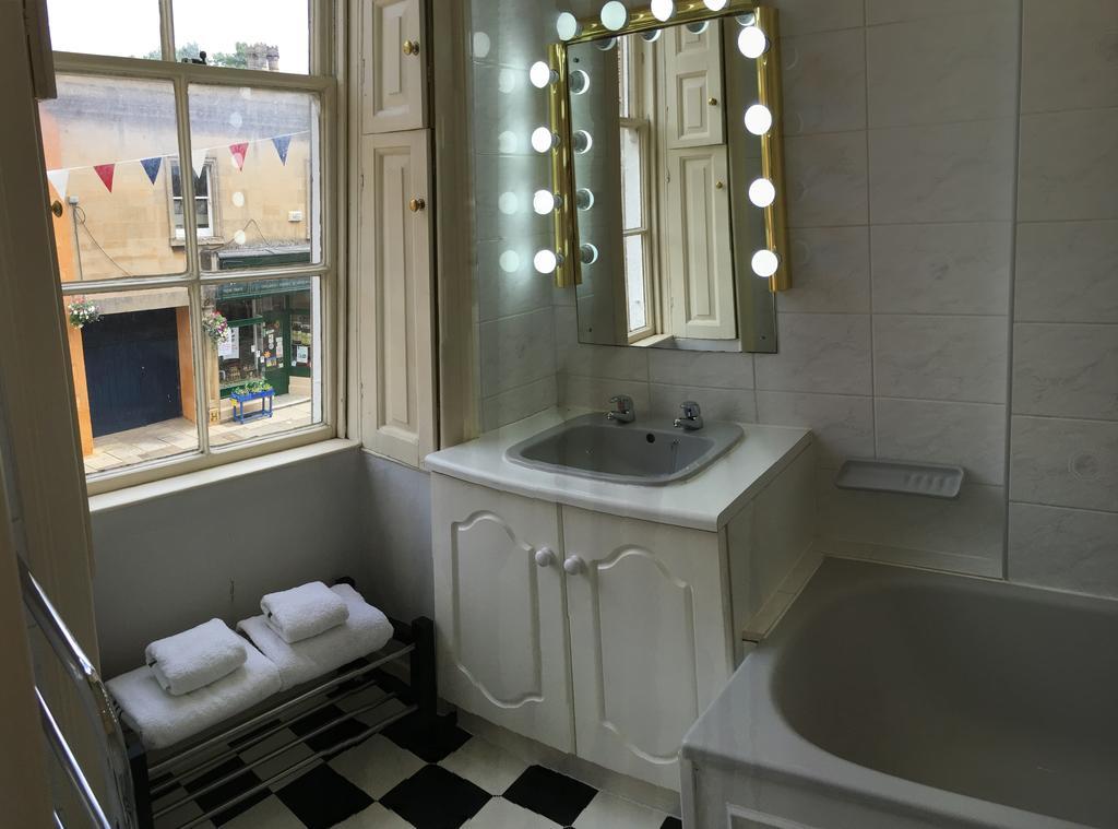 Alexander House Apartment คอร์แชม ภายนอก รูปภาพ