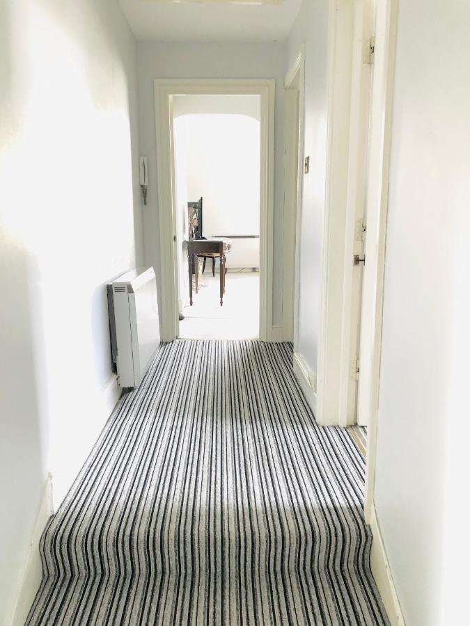 Alexander House Apartment คอร์แชม ภายนอก รูปภาพ