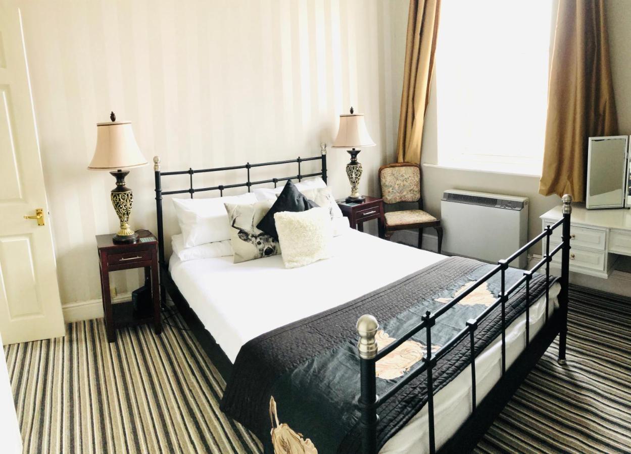 Alexander House Apartment คอร์แชม ภายนอก รูปภาพ